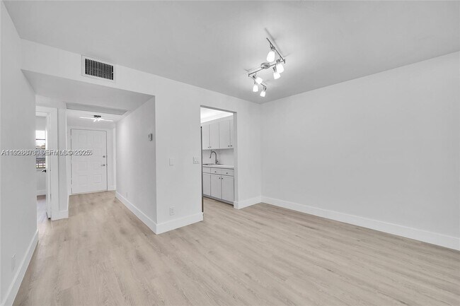 Building Photo - 1200 SW 124th Terrace