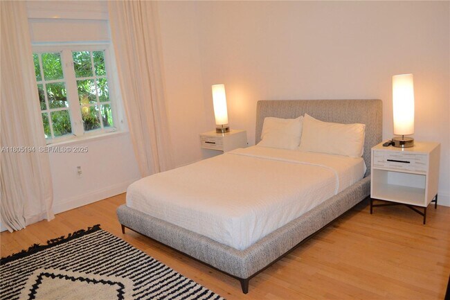 Building Photo - 710 S Mashta Dr