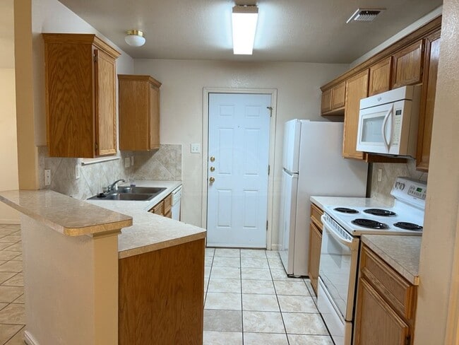 Building Photo - 1204 Nicholas Cir