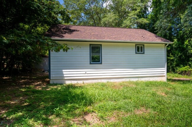 Building Photo - 3822 Bakers Ferry Rd SW