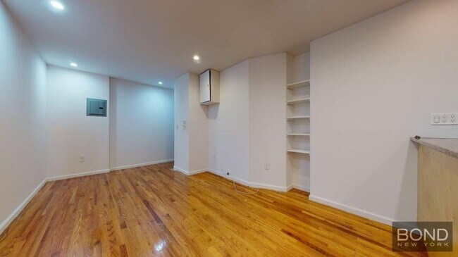 Building Photo - 4 bedroom in Manhattan NY 10003