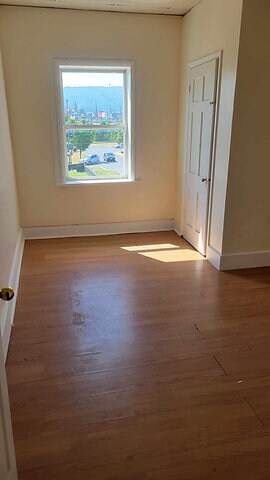 Building Photo - 201 Spring St