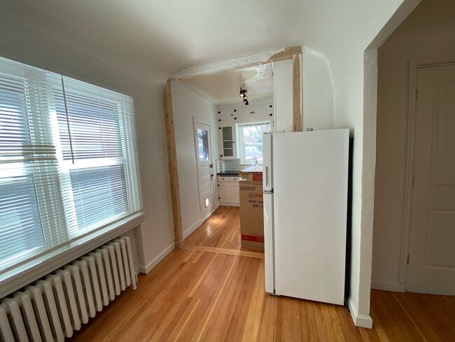 Building Photo - 2445 Custer Ave