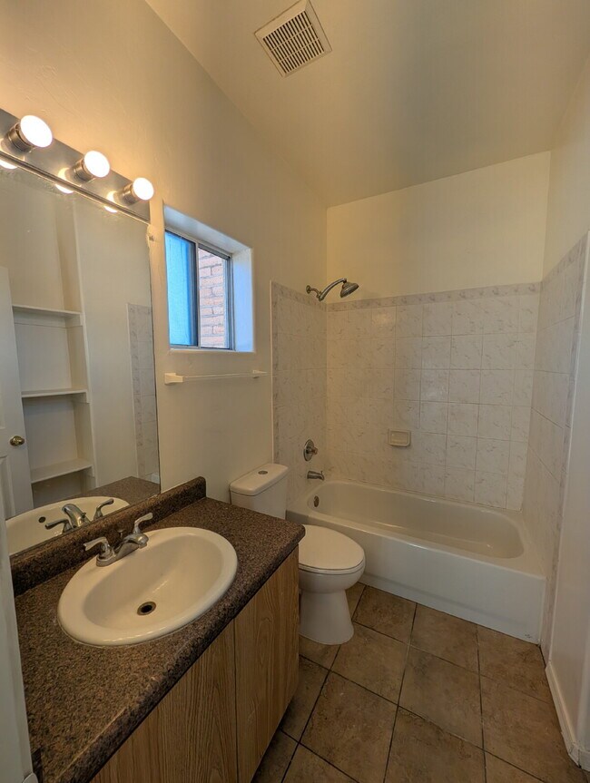 Building Photo - Renovated Townhouse with desert views.