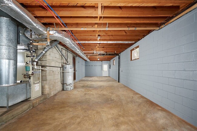 Building Photo - For Rent : 3+BR, 2BA house with extra finished and unfinished spaces. Must see to appreciate the ...