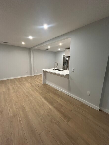 Building Photo - 6859 SW 37th St