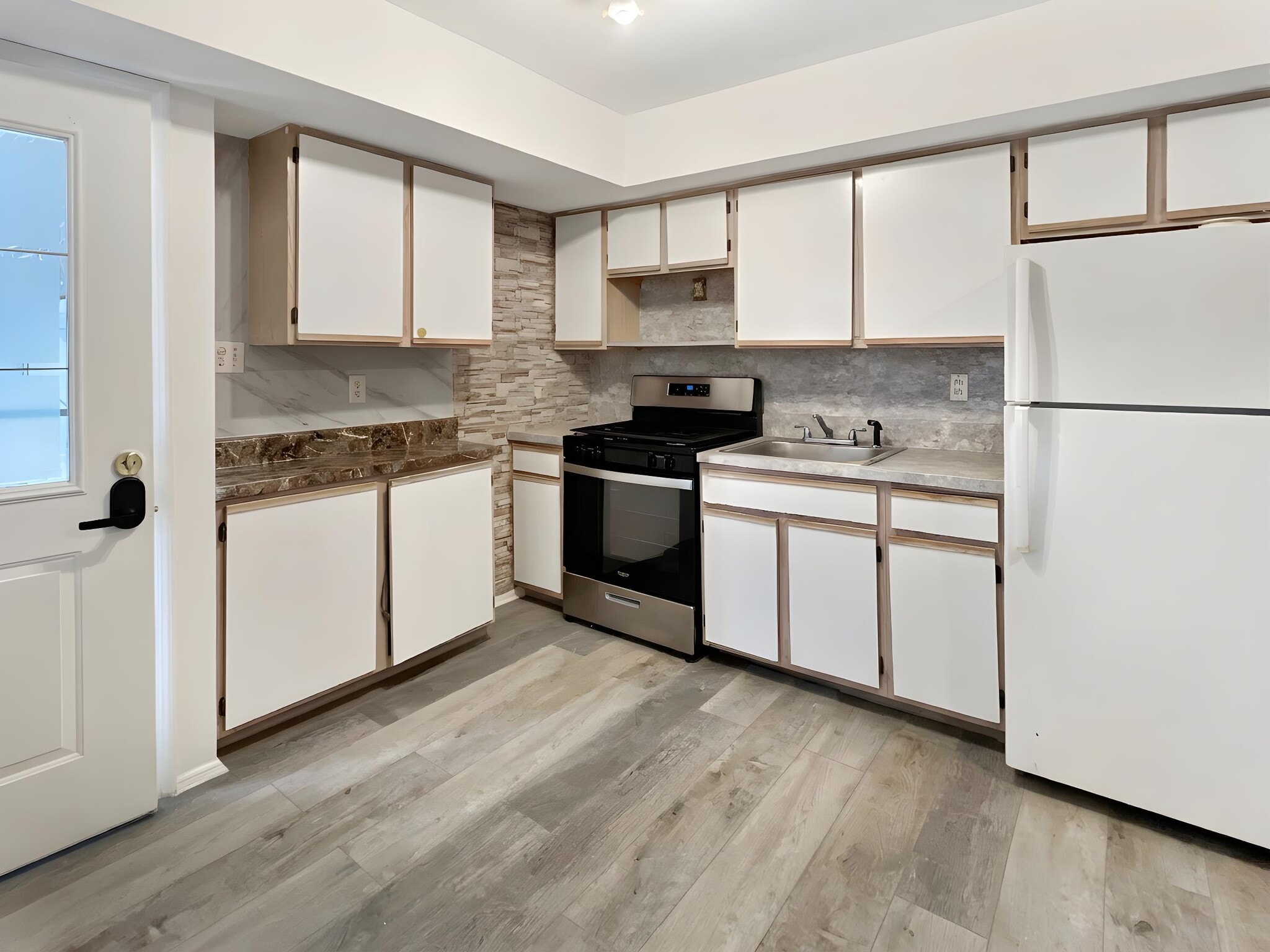 Building Photo - 49 Latourette Ln