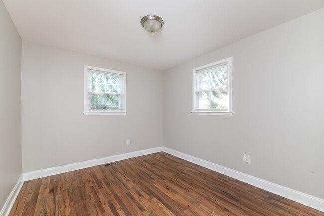 Building Photo - 316 Gower St