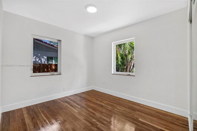 Building Photo - 6437 SW 14th St