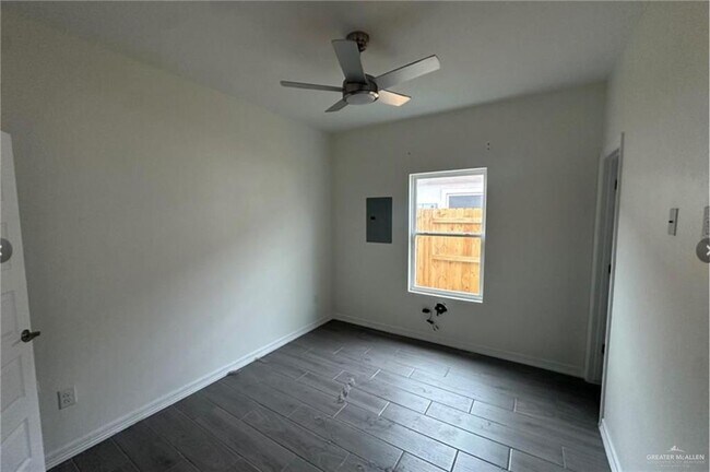 Building Photo - 18 N Onyx Ave