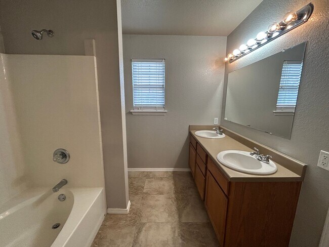 Building Photo - Cute home in Owasso Schools