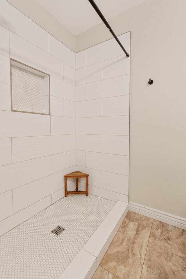 Building Photo - 2232 W Lindner Ave