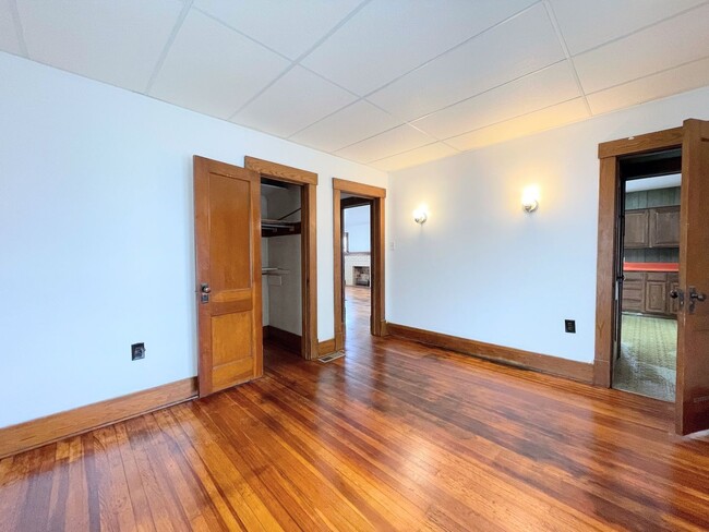 Building Photo - 3 bed 1 bath home