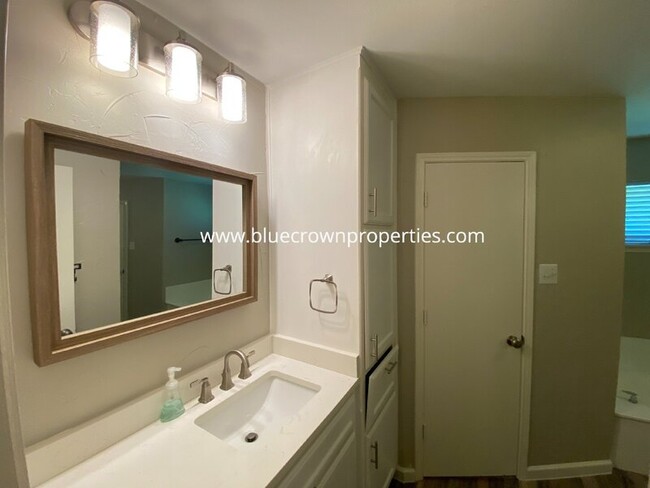 Building Photo - 9 Brookfield Ct