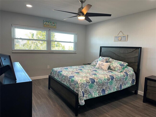 Building Photo - 300 64th Ave