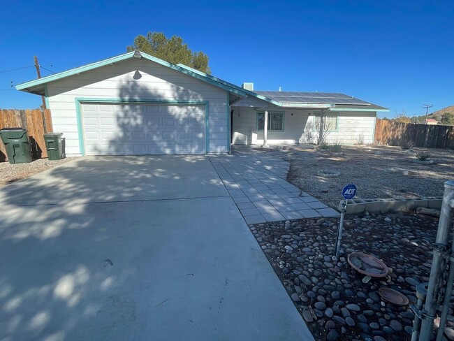 Building Photo - Apple Valley- 3 Bedrooms, 2 Bathrooms, Sol...