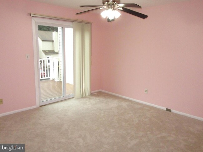 Building Photo - 227 E Green Valley Cir