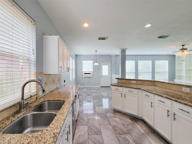Building Photo - 7506 Boxwood Ridge Ln