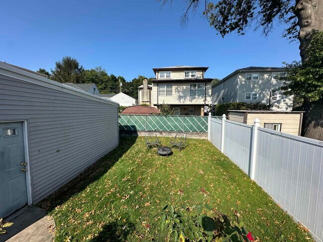 Building Photo - 443 Westminster Pl