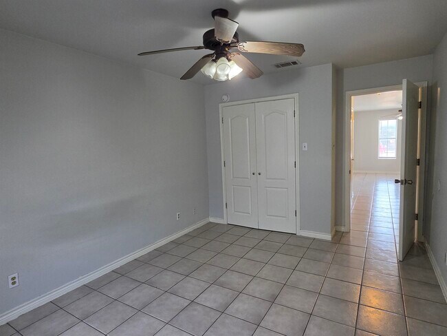 Building Photo - 207 Martingale