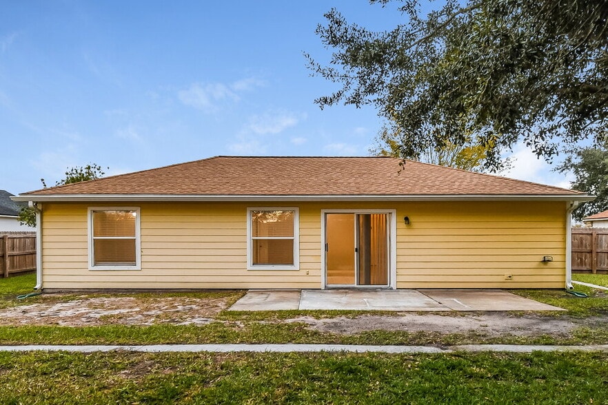 Building Photo - 9060 Castle Rock Dr