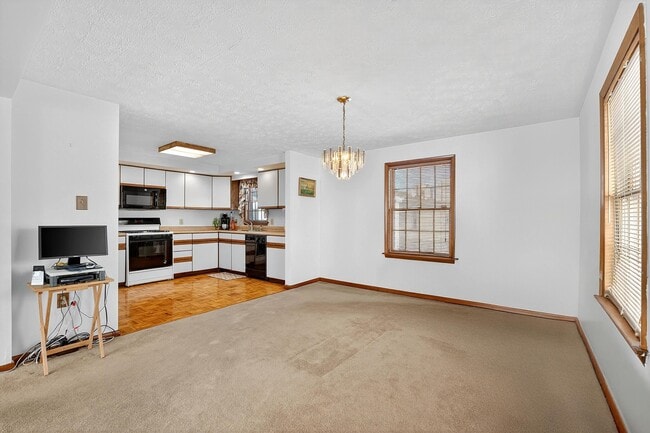 Building Photo - 87 Merseles St