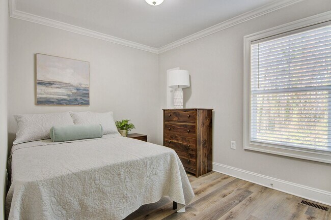 Building Photo - Handicap Accessible Modern 2-Bed, 2-Bath S...