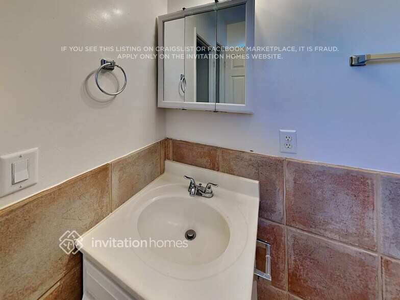 Building Photo - 7723 N 35th Ave