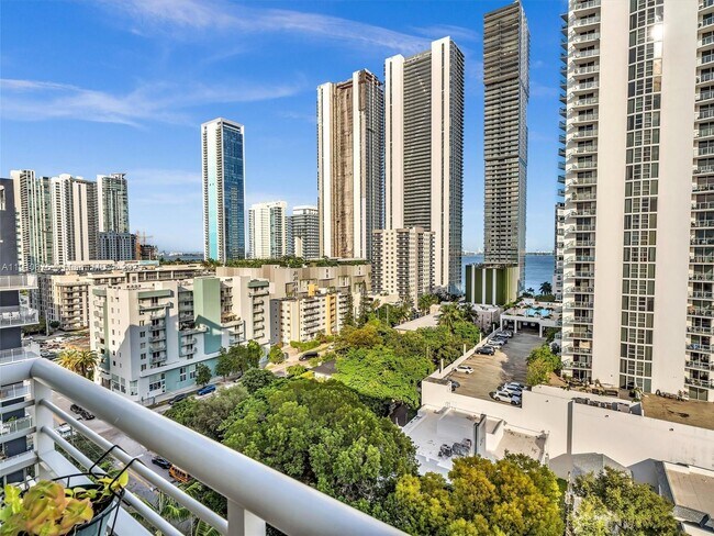 Building Photo - 2200 NE 4th Ave