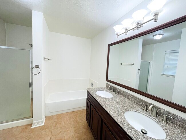 Primary bathroom - 14511 Enola Dr