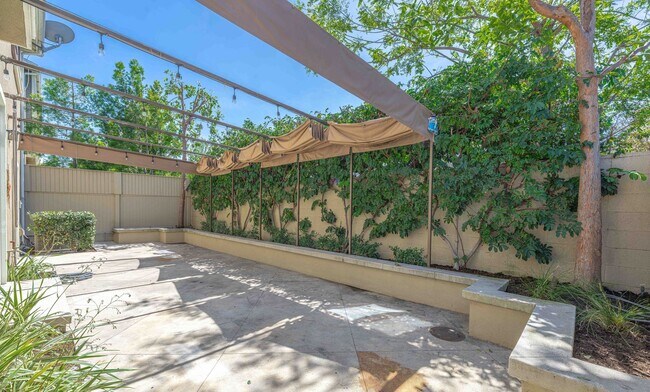 Building Photo - Modern, Move-In Ready Home with Attached 2-Car Garage