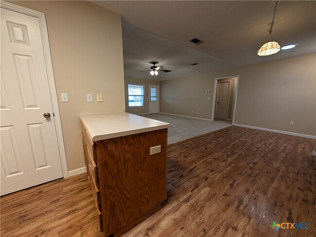 Building Photo - 1666 Lantana Cir