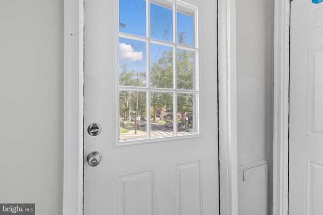 Building Photo - 3919 R St SE