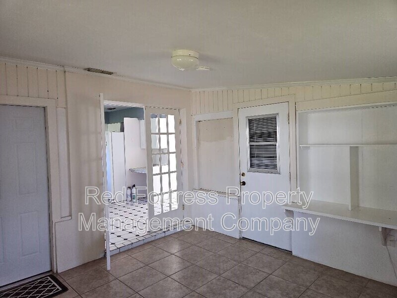 Building Photo - 1661 Manor Ave