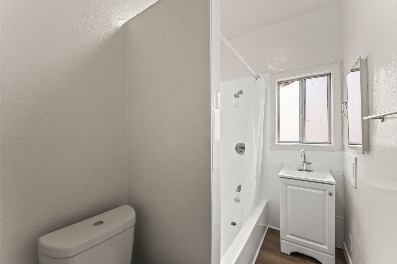 Building Photo - 5391 Huntington Dr