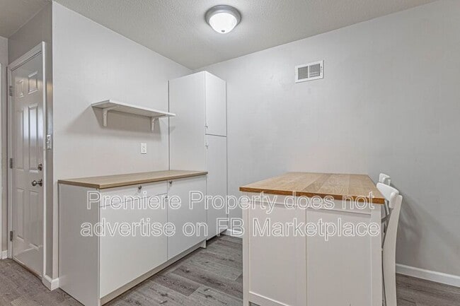 Building Photo - 5709 W 75th St