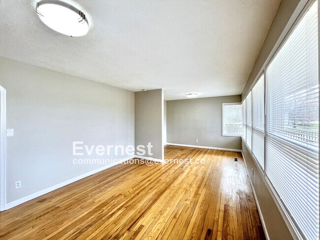 Building Photo - 4905 Eastwood Dr