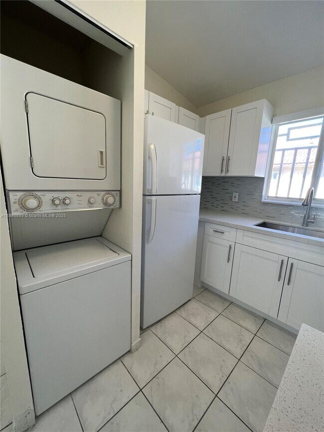 Building Photo - 2208 W 74th St