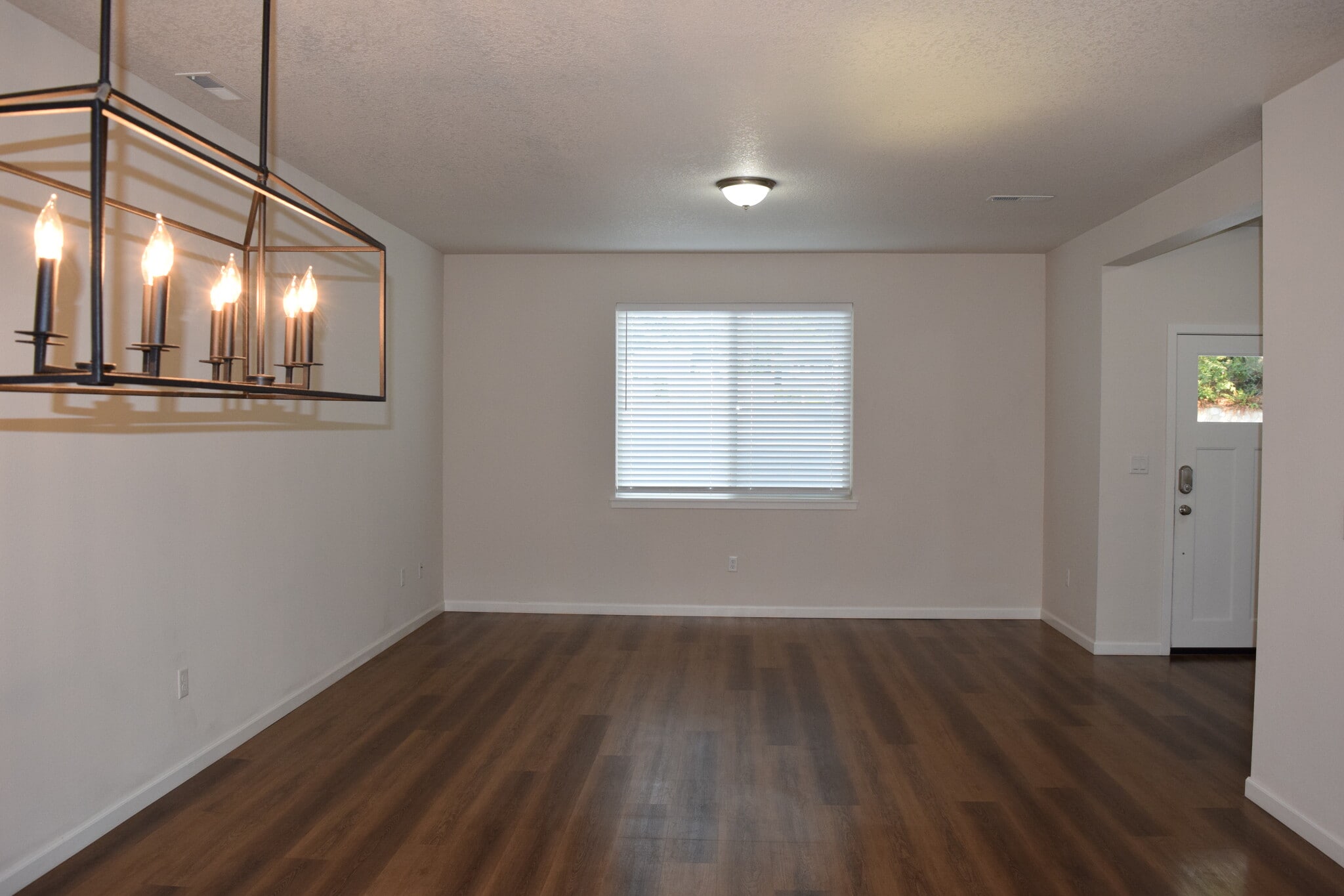 Building Photo - 836 SE Linden Ct