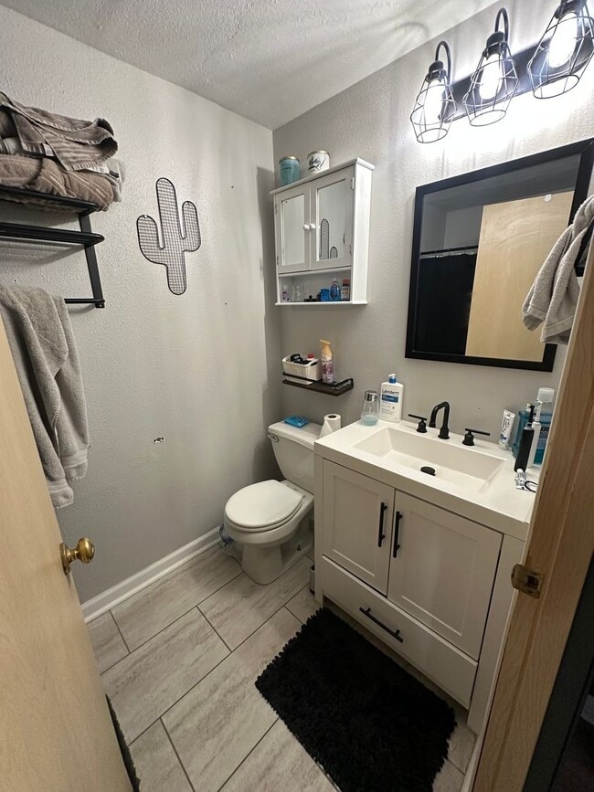 Building Photo - Updated Clearwood Home with AC & RV Parking!