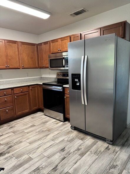 Building Photo - 3393 Green Briar Cir