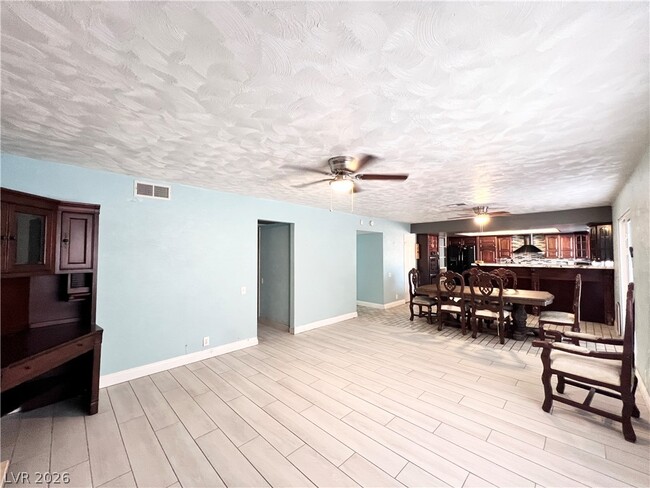 Building Photo - 5009 Mesa View Dr