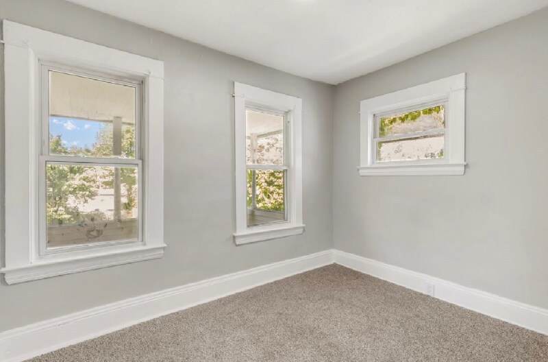 Building Photo - 9607 Sophia Ave