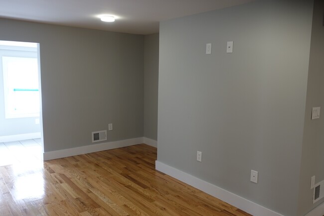 Building Photo - MOVE INTO A NEWLY RENOVATED--3 Bedroom, 2 ...