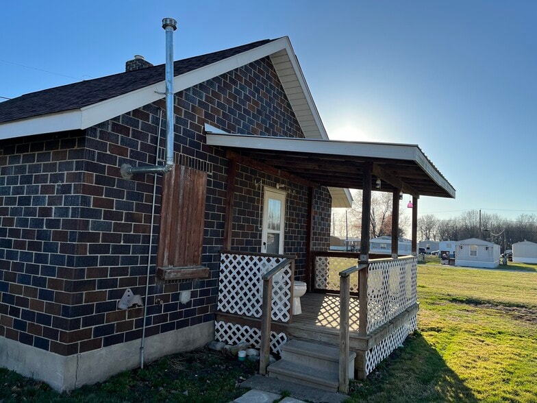 Back Porch - 210 W Washington St