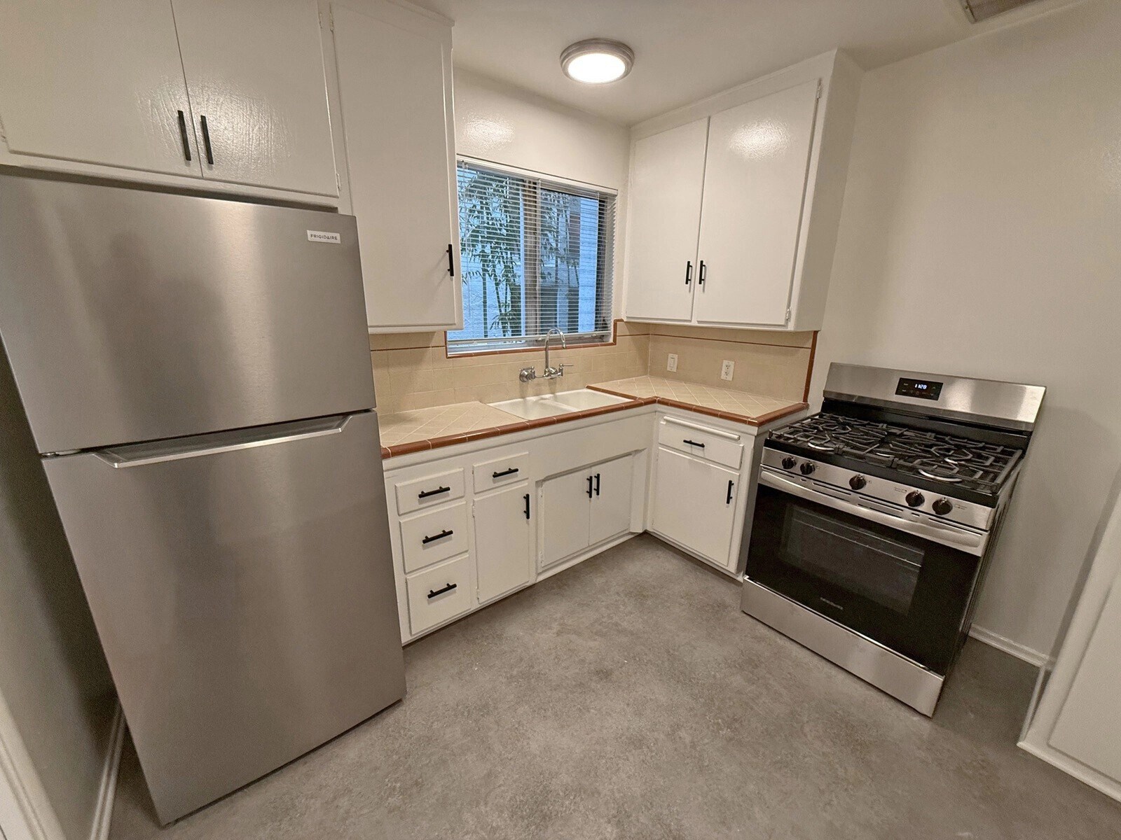 Building Photo - 1236 N Sweetzer Ave