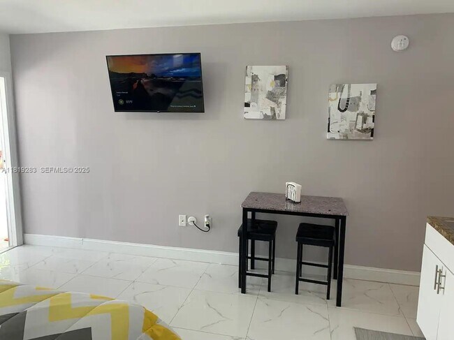 Building Photo - 1762 NW 15th St