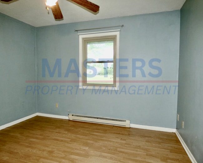 Building Photo - 3 Bedroom House