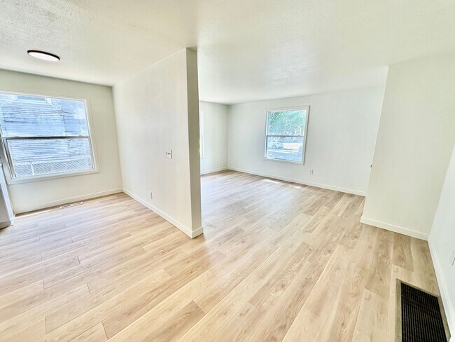 Building Photo - 2022 W Dean Ave