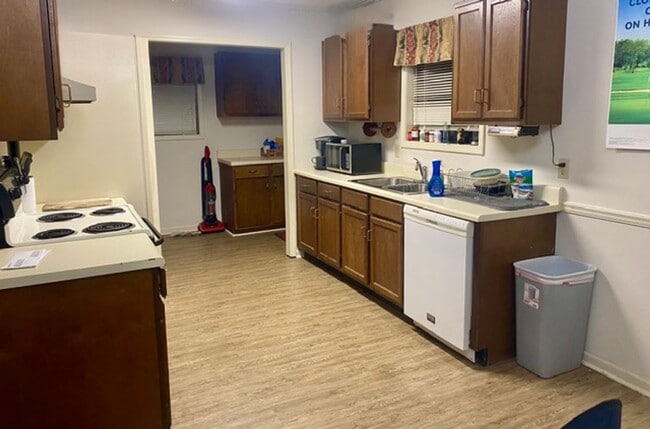 Building Photo - 110 Botts Ave